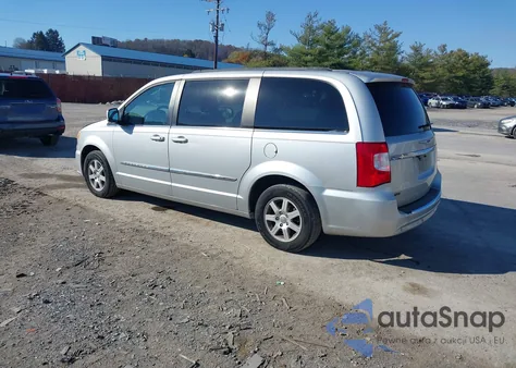 2012 Chrysler Town & Country Touring z USA, uszkodzony, nr VIN 2C4RC1BG1CR158310